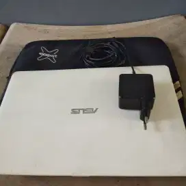 Laptop ASUS X200M