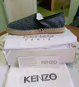 Kenzo Shoes & T-shirt.