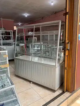 Etalase kue 150cm bekas