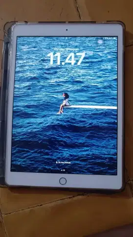Ipad 8 32gb lok depok