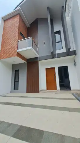 Rumah baru lingkungan nyaman di srimahi sayap BKR, Buah Batu