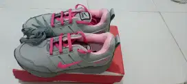 Sepatu sneaker wanita no 38
