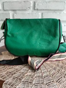 Tas selempang kulit asli