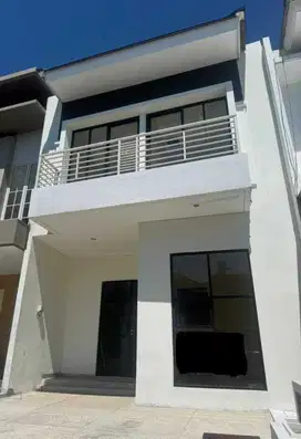 Rumah 2 Lantai Baru HGB di Pakuwon City Minimalis Siap Huni
