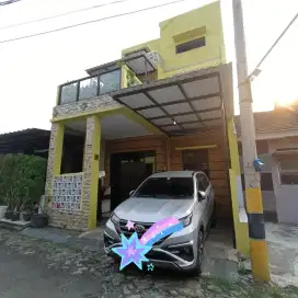 Disewakan Rumah 2 1/2 Lantai  Dekat Supermall Karawaci