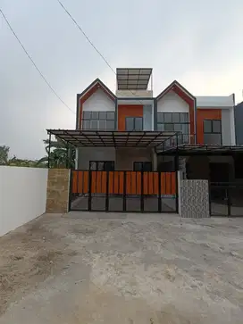 RUMAH SIAP HUNI 3 LANTAI DEKAT TOL KOTA WISATA