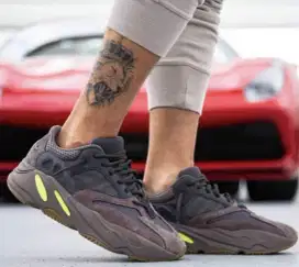 Adidas Yeezy Boost 700