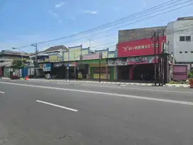 Toko Strategis di Jalan Ahmad Yani Dekat Masjid Raya Sheikh Zayed Solo