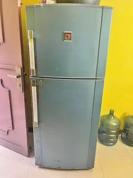 Kulkas sharp 2 pintu