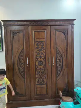 Lemari jati kokoh dan kuat sepanjang masa