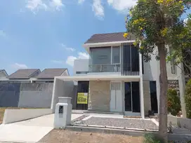Disewakan Rumah 2 Lantai Di Stamford Citraland Surabaya