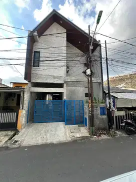 Rumah Baru Dengan Co-working Space di Lt1 Di Cipinang