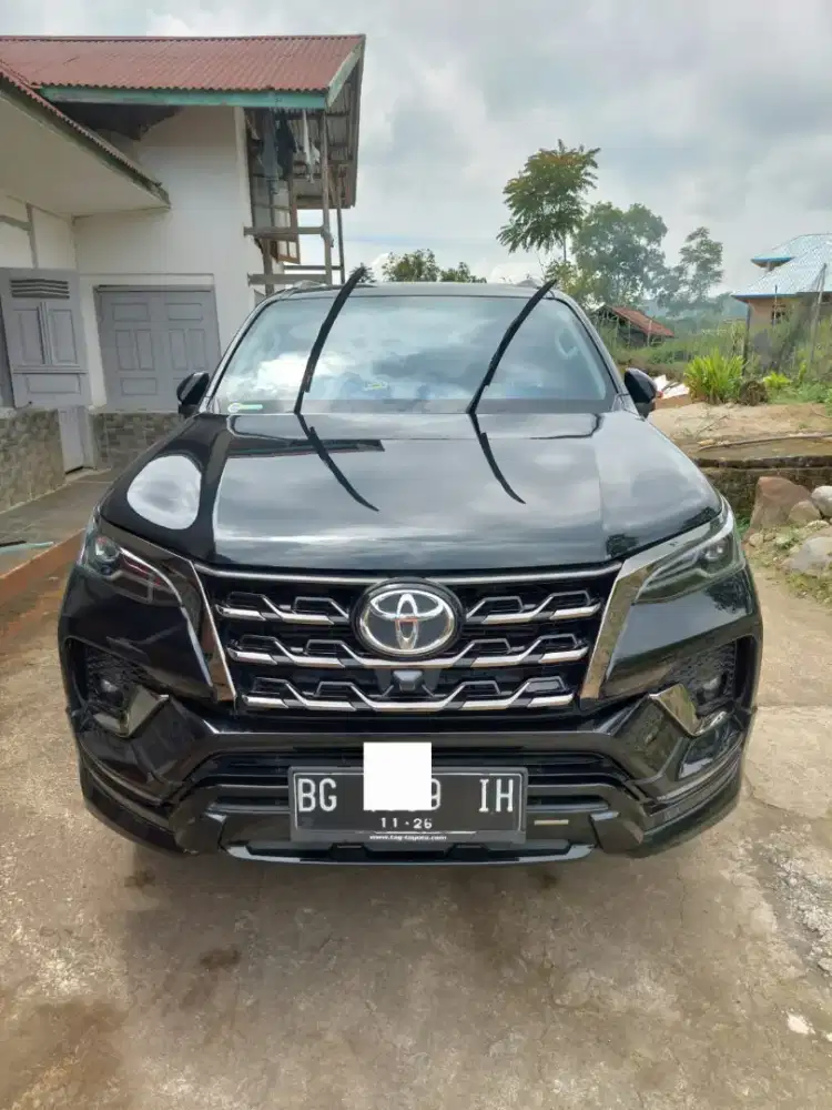 Toyota Fortuner 2.4 diesel GR sport warna hitam km 33rb