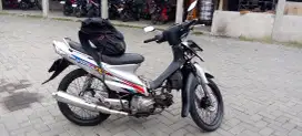 Motor smash silver merah