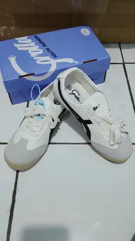 Sepatu corolla baru