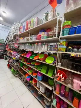 Rak jualan toko dengan besi tempahan