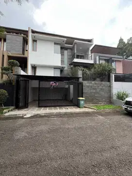 Rumah 2 Lantai Siap Huni Furnished di Setra Duta Residence Bandung
