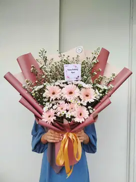 Lowongan Kerja Produksi Florist (Merangkai Bunga)