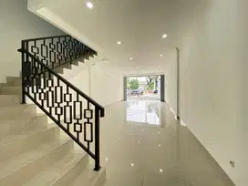 Dijual cepat Ruko siap pakai 3 ½ Lantai bangunan Full Baru