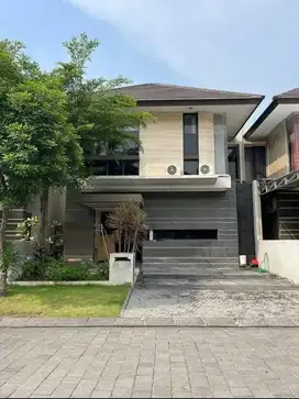 Dijual Rumah Second Terawat di Babatan Pantai, Row Jalan Lebar
