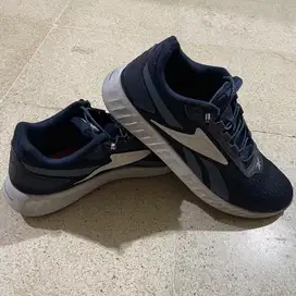 Sepatu running reebok
