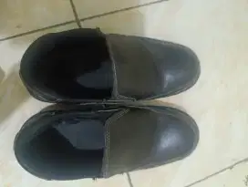 Sepatu safety buat kerja