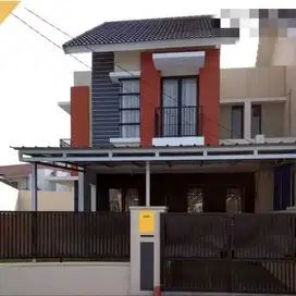 Harga Dibawah Pasaran! Dijual Rumah Tingkat 2 lantai Luas