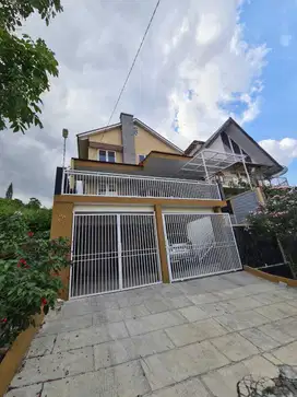 Jual villa siap huni full furnish mewah 2 lantai di batu malang