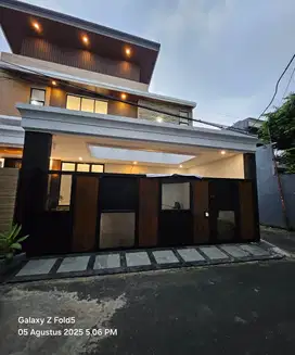 Rumah Baru ada Kolam Renang di Komp Griya Mandiri Radio Dalam Jaksel