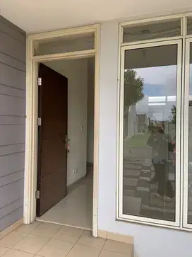 DISEWAKAN RUMAH SUVARNA SUTERA,CLUSTER INDIRA,TERMURAH !