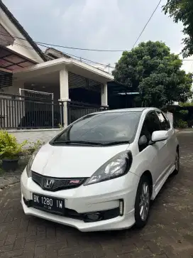 JUAL HONDA JAZZ RS GE8 AUTOMATIC 2013