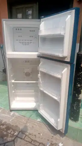 Kulkas 2 pintu merk polytron