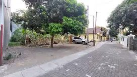 Tanah Pekarangan SHM Seturan dekat Kampus UII Ekonomi Condong Catur