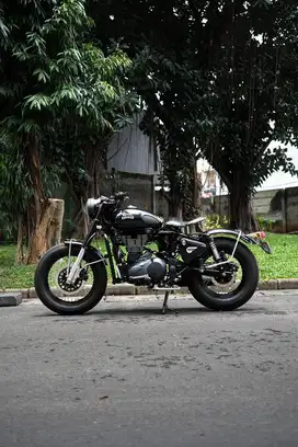 Royal enfield classic 500 2018 banyak custom kondisi prima