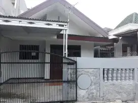 BISA NEGO!!! Rumah Disewakan 3 Kamar 1 carport lokasi strategis