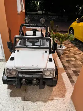 Mainan mobil anak aki (jeep)