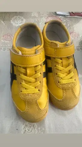 Prelove onitsuka yellow