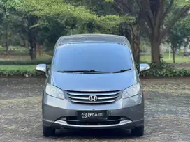 FREED E PSD AC DIGITAL 2011 AUTOMATIC LOW KM