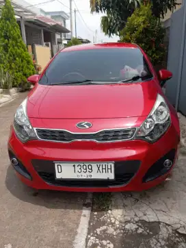 Jual mobil kia Rio metik merah