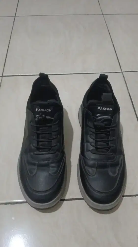 sepatu fashion sneakers