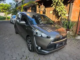 DIJUAL CEPAT MOBIL TOYOTA SIENTA V 2016 CVT