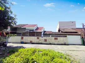 Rumah Luas dalam Perumahan dekat IHS Colomadu adi sucipto