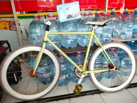 Sepeda fiksi fiksi