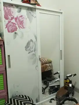 Lemari besi 2 pintu
