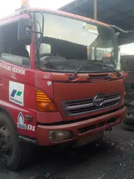 Traktor head Hino SG