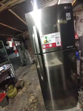 Dijual kulkas LG 2 pintu inverter mukus