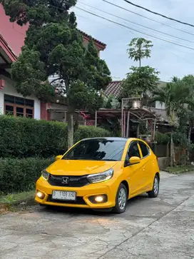 Honda Brio E Cvt 2019 AT nik 2018 Matic kuning low km antik mulus