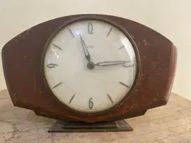 Jam meja antik metamec