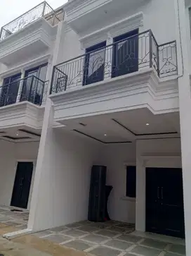 JAKARTA SELATAN Rumah 2-lantai Minimalis Free SHM