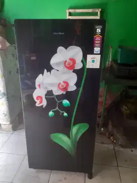 Kulkas 1 pintu merk polytron masih mulus